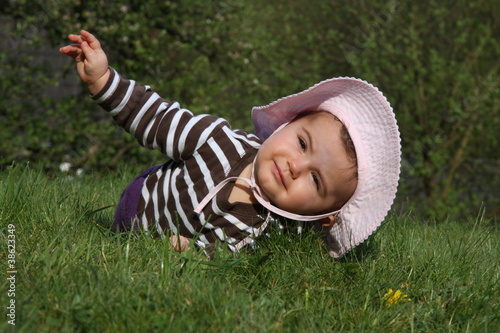 Photo: Baby im Gras Baby im Gras