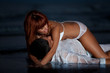 Foto: happy, romantic couple, by the sea shore happy, romantic couple, by the sea shore