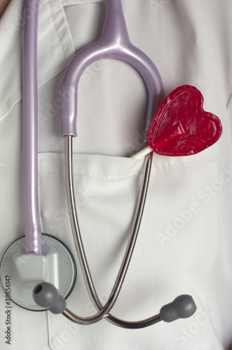 Photo: Fonendoscopio y piruleta, corazón, San Valentín. Fonendoscopio y piruleta, corazón, San Valentín.