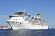 Kreuzfahrtschiff in Warnemünde