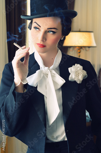 Foto: Beautiful girl in old suit Beautiful girl in old suit