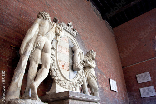 Photo: hercules holding the coat of arms hercules holding the coat of arms