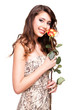 junge Frau mit gelber Rose
