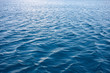 kleine Wellen im Meer