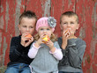 children eating apples