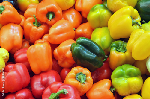 Foto: close up of colorful peppers close up of colorful peppers