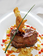 Rinderfilet mit Poulardenhaut  und Paprikagemüse