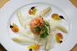 Spargelsalat in Zitronenmarinade  und Räucherlachsrosette