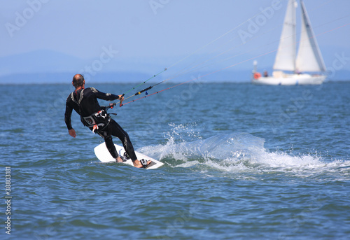 Photo: kitesurfer kitesurfer