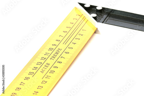 Foto: Yellow steel angle tool on white background Yellow steel angle tool on white background