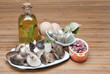 Aceite de oliva, setas, huevos, jamón y especias.