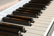 Foto: Piano keyboard with selective focus effect Piano keyboard with selective focus effect