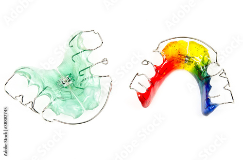 Photo: grüne und bunte Zahnspangen (Draufsicht) grüne und bunte Zahnspangen (Draufsicht)