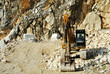 bulldozer lavora in cava