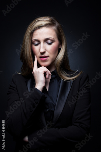 Foto: Nachdenkliche Frau Nachdenkliche Frau
