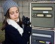 fillette allant chercher le courrier