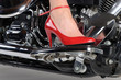 Frauenfuss am Motorrad