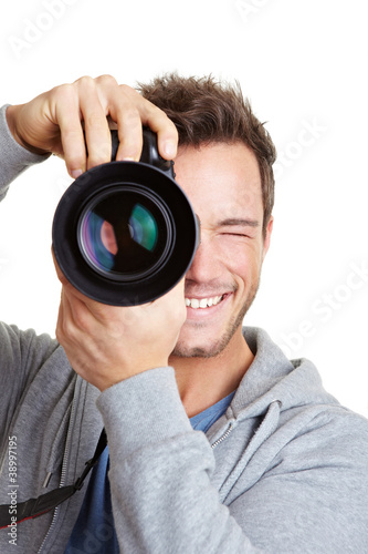 Foto: Mann fotografiert mit Kamera Mann fotografiert mit Kamera