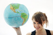 Photo: Junges Maedchen mit Globus Junges Maedchen mit Globus