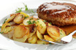 Frikadelle mit Bratkartoffeln
