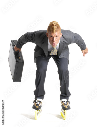 Photo: Hombre de negocios al trabajo patinando Hombre de negocios al trabajo patinando