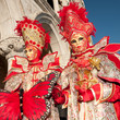 Foto: VENICE, ITALY - FEBRUARY 26: Unidentified people in Venetian mas VENICE, ITALY - FEBRUARY 26: Unidentified people in Venetian mas