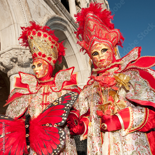 Foto: VENICE, ITALY - FEBRUARY 26: Unidentified people in Venetian mas VENICE, ITALY - FEBRUARY 26: Unidentified people in Venetian mas
