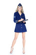 Hübsche lockige blonde Stewardess notiert in sexy Pose