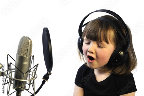 Foto: Little Girl Recording Little Girl Recording