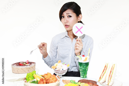 Photo: 食事制限をしているオフィスレディー 食事制限をしているオフィスレディー