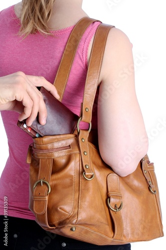Photo: Diebstahl Geldboerse aus Handtasche Diebstahl Geldboerse aus Handtasche