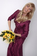 Foto: glückliche Frau mit Blumenstrauss glückliche Frau mit Blumenstrauss