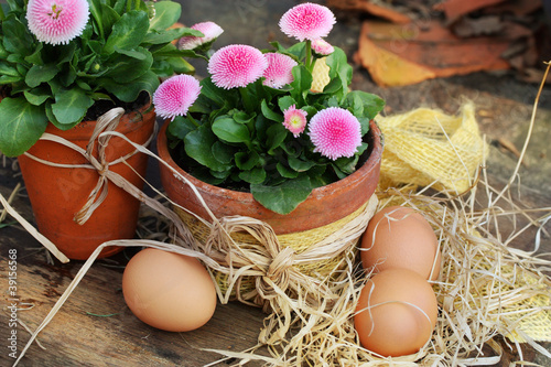 Photo: Osterdeko im Garten Osterdeko im Garten