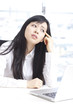 仕事に疲れた女性