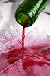Rotwein auf dem Hemd !!!