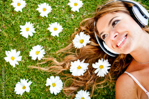 Foto: Beautiful woman with headphones Beautiful woman with headphones