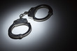 Foto: Abstract Pair of Handcuffs Under Spot Light - Text Room Abstract Pair of Handcuffs Under Spot Light - Text Room