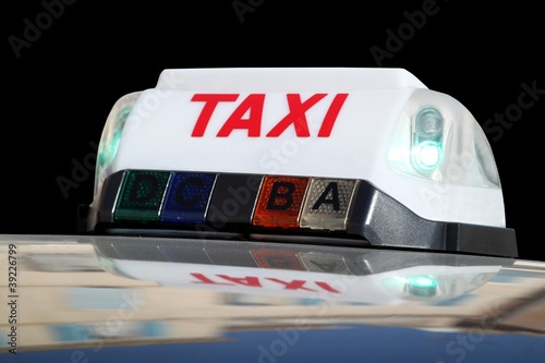 Photo: Signal lumineux d'un taxi en service Signal lumineux d'un taxi en service