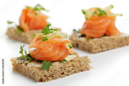 Photo: Canapes mit Räucherlachs Canapes mit Räucherlachs