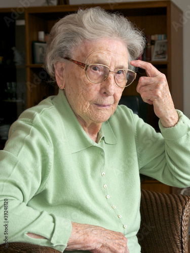 Photo: Seniorin ist doch nicht blöd!! Seniorin ist doch nicht blöd!!