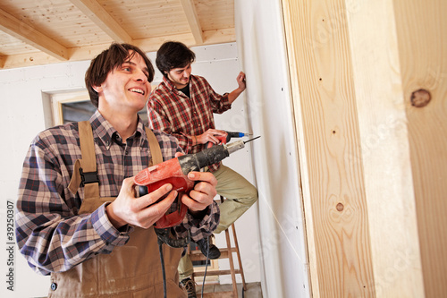 Foto: studwork: fixing the plaster boards studwork: fixing the plaster boards