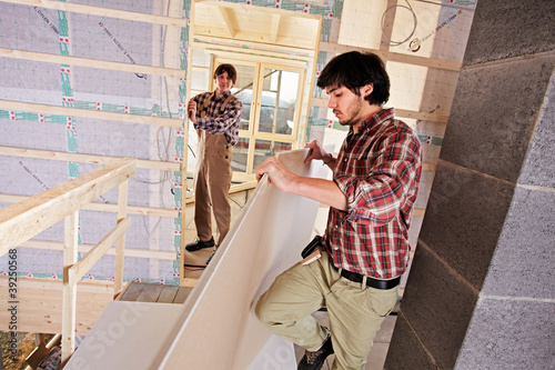 Foto: studwork: fixing the plaster boards studwork: fixing the plaster boards