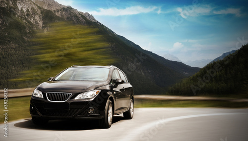 Photo: fahrendes Auto - Berge fahrendes Auto - Berge