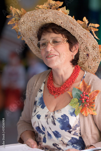 Photo: Portrait of women in a Autumn-like dress Portrait of women in a Autumn-like dress