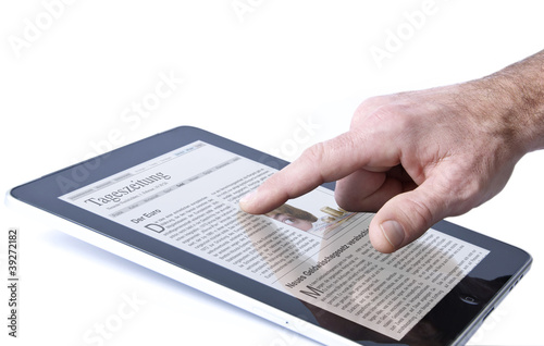 Photo: Tageszeitung lesen mit Tablet PC Tageszeitung lesen mit Tablet PC