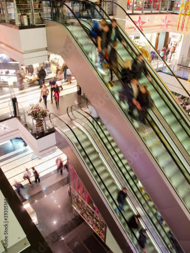 Foto: People in the mall People in the mall