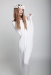 Foto: Theatrical scene - beauty woman in white crown posing Theatrical scene - beauty woman in white crown posing