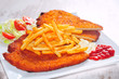 Riesenschnitzel mit Pommes