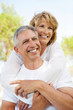 Foto: Mature couple smiling and embracing. Mature couple smiling and embracing.