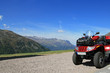 Mit dem Quad hoch oben in den Bergen